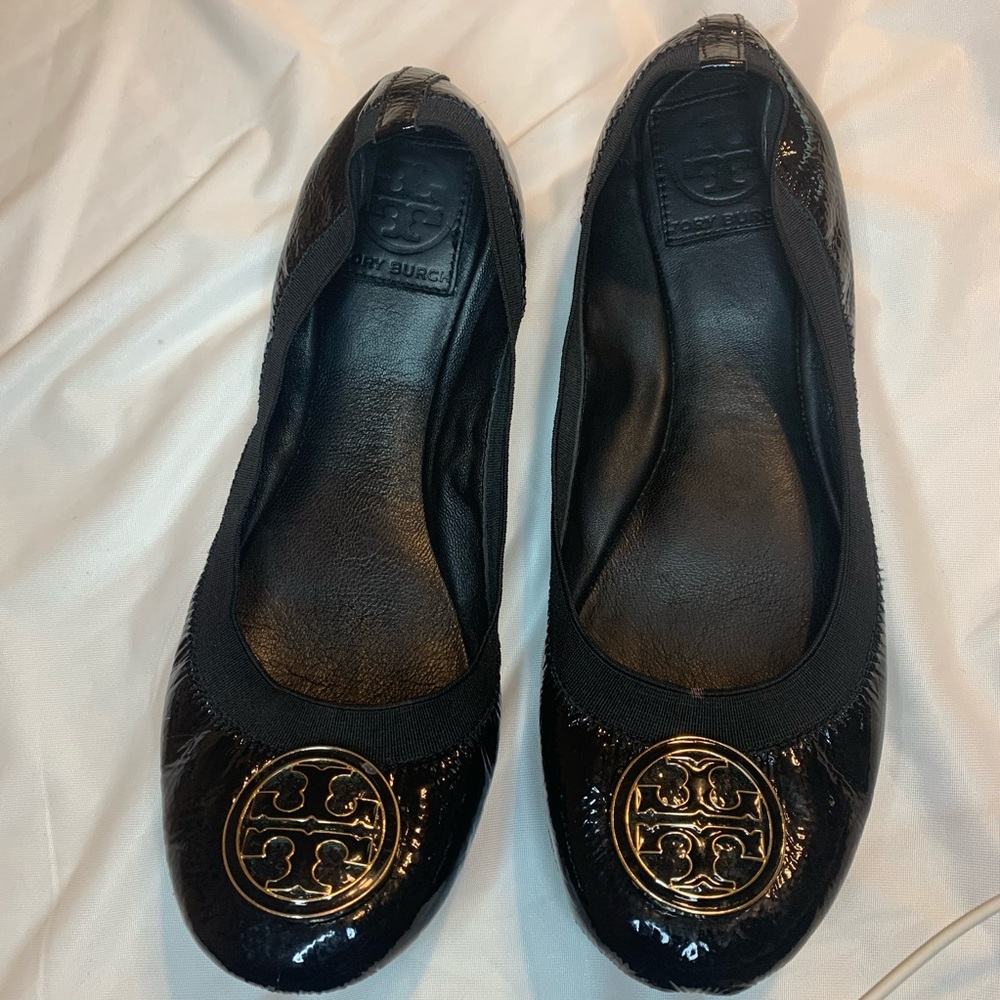 Tory Burch Caroline patent black leather f…